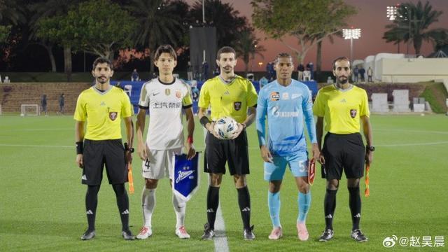 九游app-奥斯卡在多哈探班海港,与穆斯卡特热情拥抱