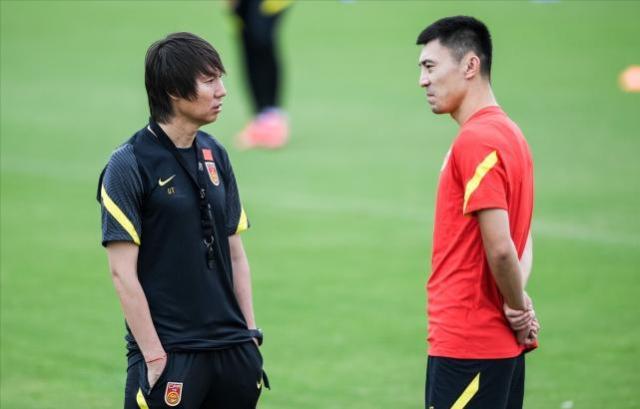 严益唯：准假郑铮，体现尊重和成熟的国足值得期待