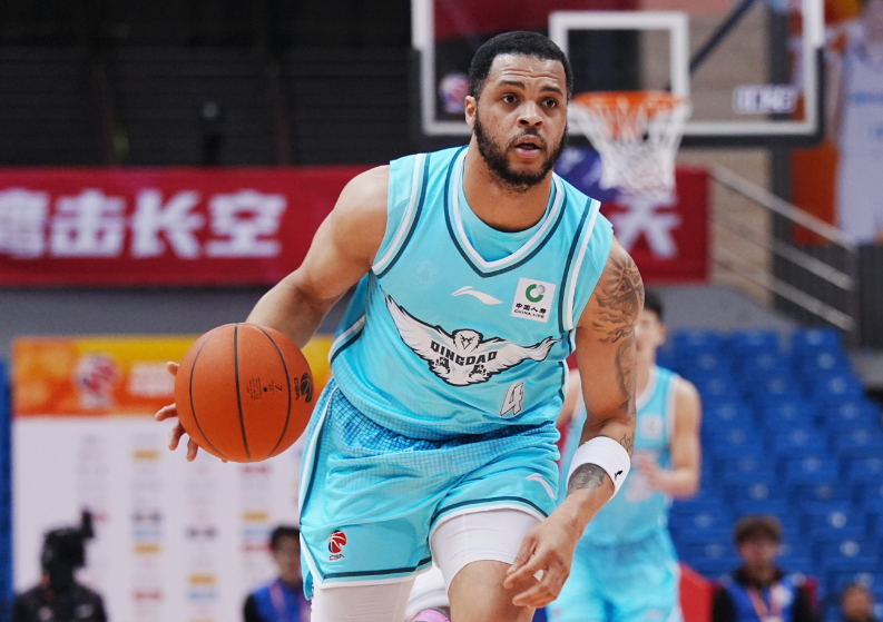 九游官网-赵嘉义丢绝杀!郭艾伦19分广州险胜青岛获3连胜 徐昕13+10