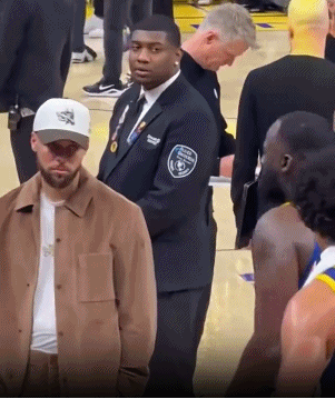 九游app-库里赛季报销？可能……