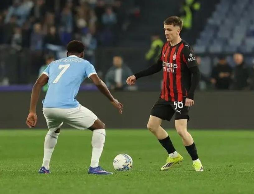 九游游戏-裁判喂到嘴边都不吃!米兰客场翻车惨遭打脸,国米隔空收8分大礼